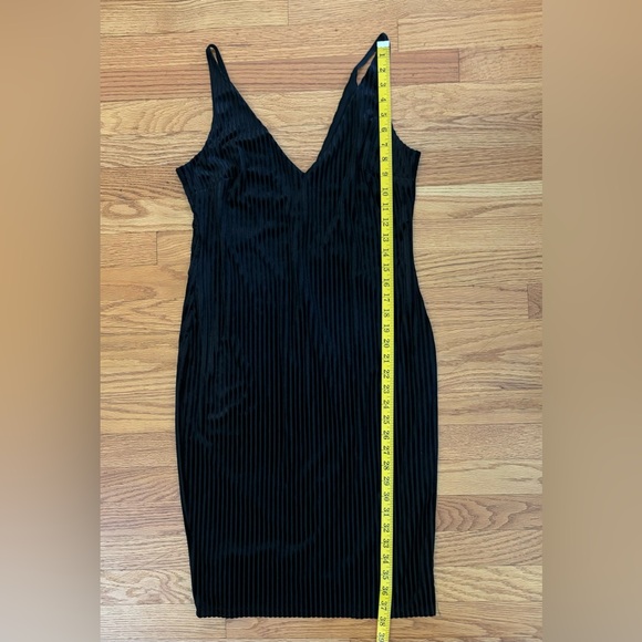 Forever 21 V Neck Dress Women’s Large Black Velvet Ribbed Bodycon Lined New - Picture 6 of 6